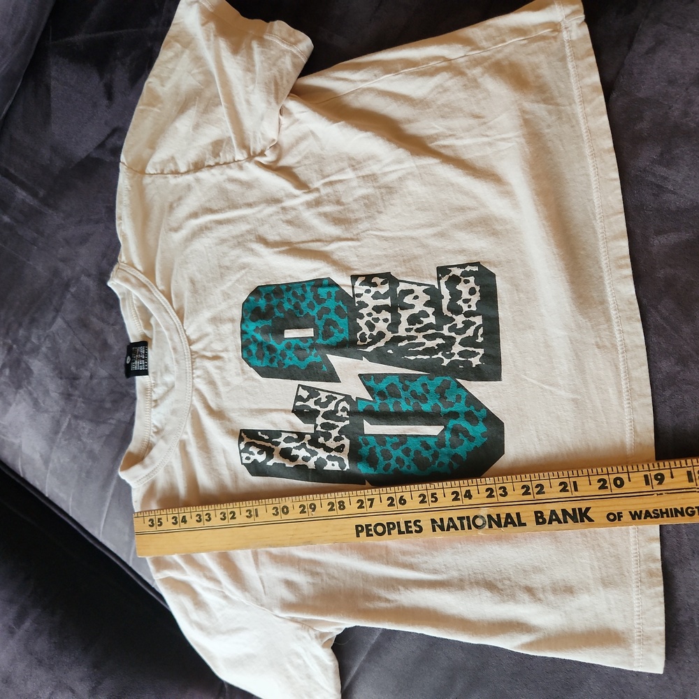CROP TSHIRT size large, cute excellent condition.